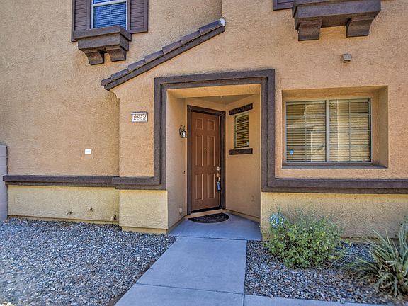 3rd image of 2852 E Dunbar Dr