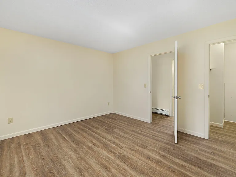 East Bay Apartments — Photo 53