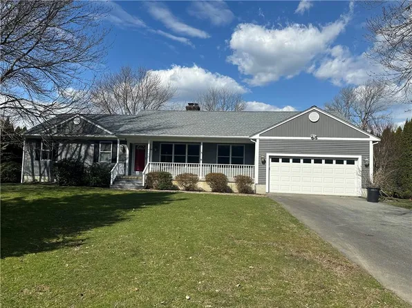52 Bluegrass Dr, Middletown, RI 02842
