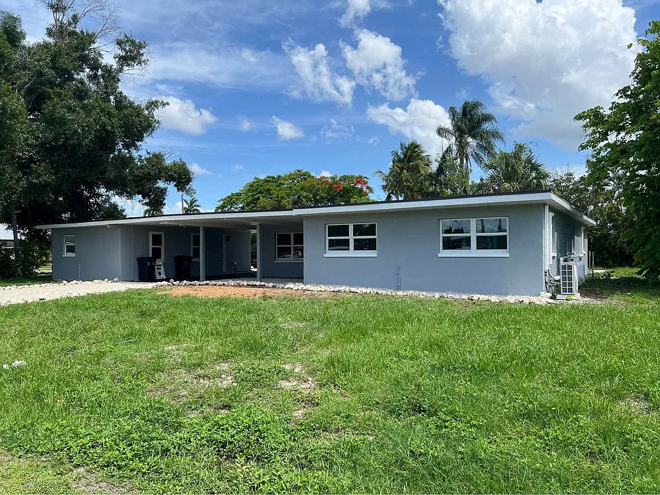 4 bed, 2200 sqft, $2,300 — Photo 2