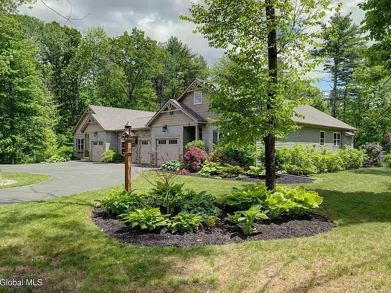 19 Arnold Rd #A — Photo 1