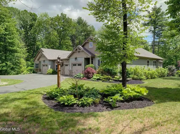 19 Arnold Rd #A, Ballston Spa, NY 12020