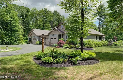 19 Arnold Rd #A Photo 1