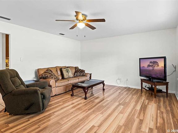 5th image of 4401 NW 32nd Ave
