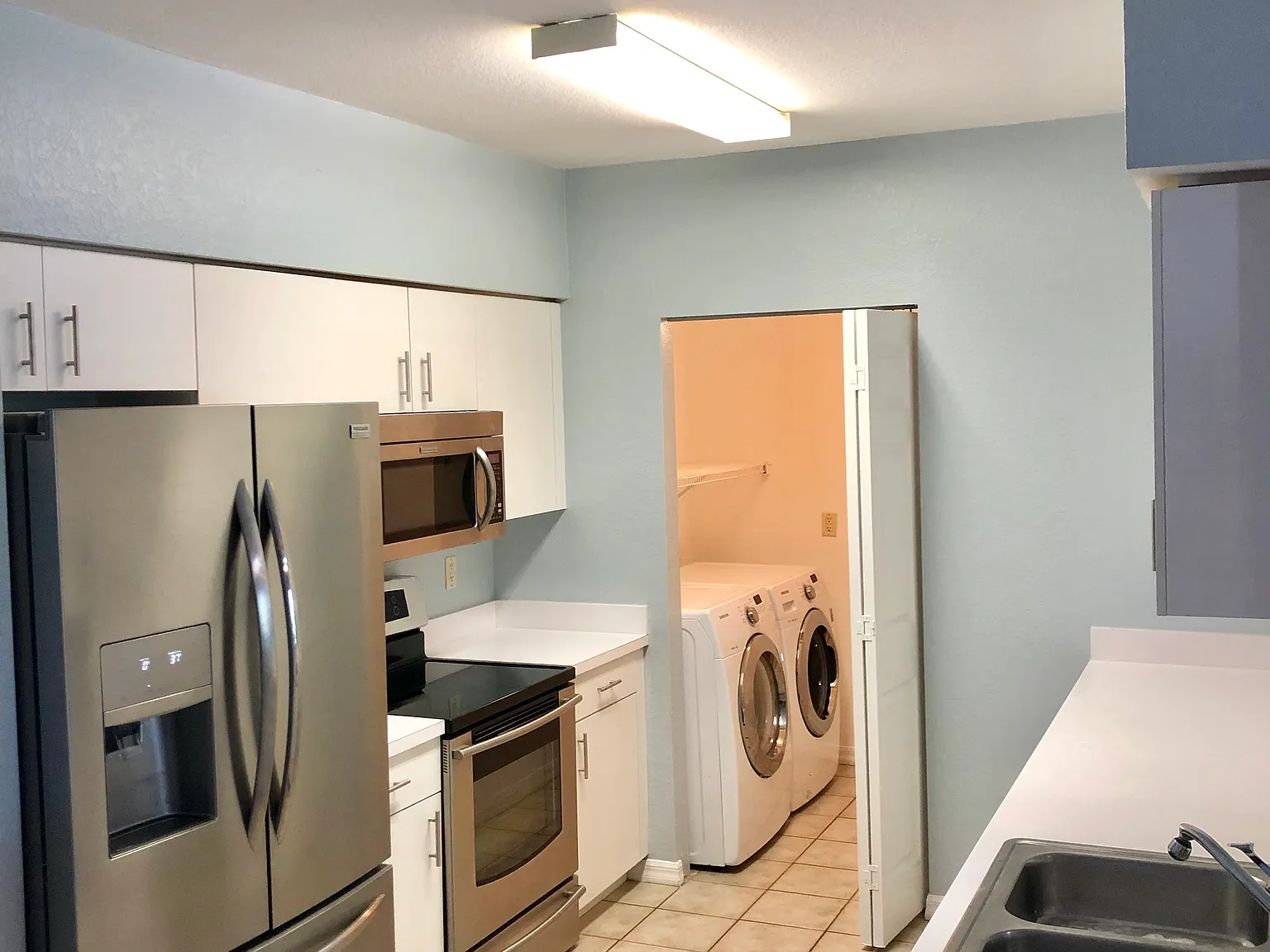 2 bed, 970 sqft, $1,900 — Photo 2