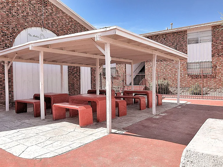 The Arches Apartments — Photo 36