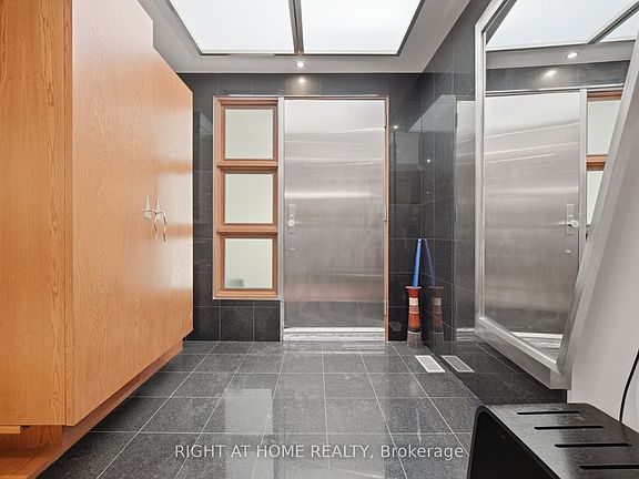 5th image of 9 Saguenay Ave