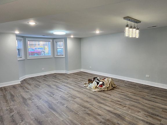 2nd image of 6726 N Artesian Ave #G