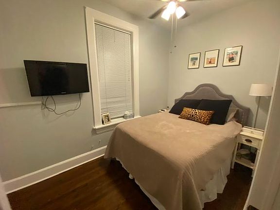 3rd image of 1539 N North Park Ave #1