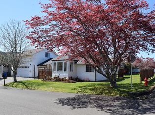 230 S 18th St, Reedsport, OR 97467