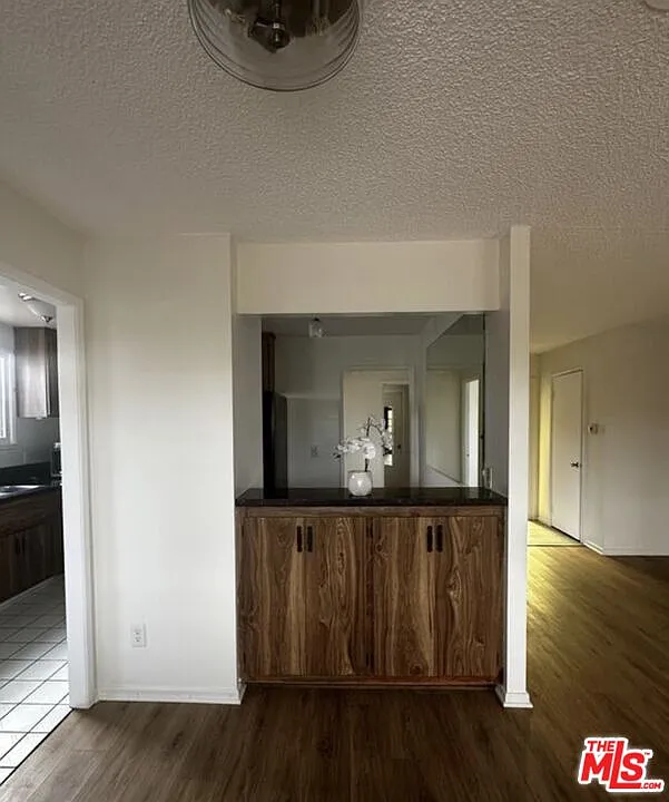 3 bed, 2.0 bath, 1160 sqft, $3,700 — Photo 4
