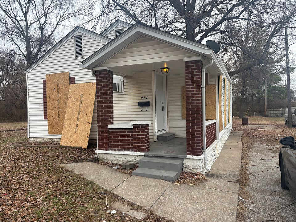 1st image of 214 Hawkins Dr