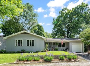 312 Oakwood Dr, Geneva, IL 60134