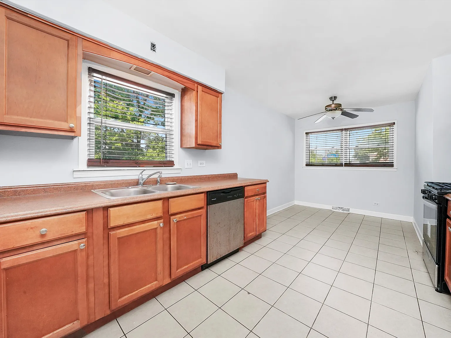 409 Adams St — Photo 4