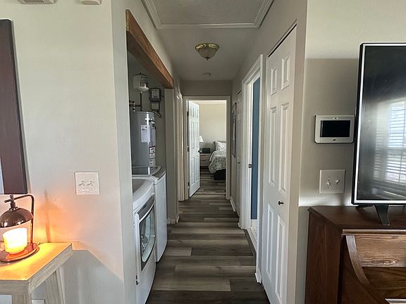5th image of 320 W Voorhis Ave