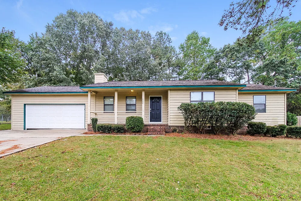 3 bed, 2.0 bath, 1260 sqft, $1,965 — Photo 1