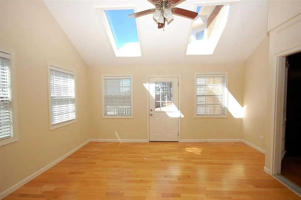 4 bed, 5.0 bath, 3358 sqft, $4,500 — Photo 3