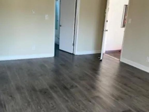 3rd image of 17938 Burbank Blvd #527