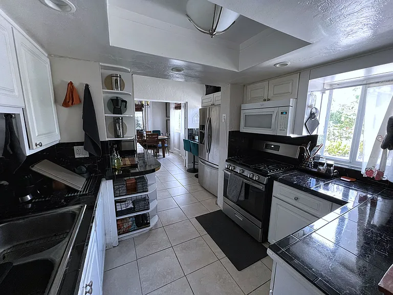2040 NE 183rd St — Photo 20