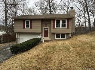 10 Meadow Dr, Fenton, MO 63026