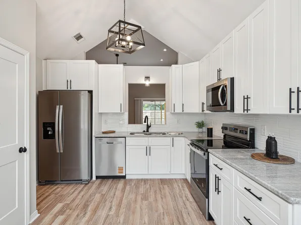 28 6th St, Shalimar, FL 32579