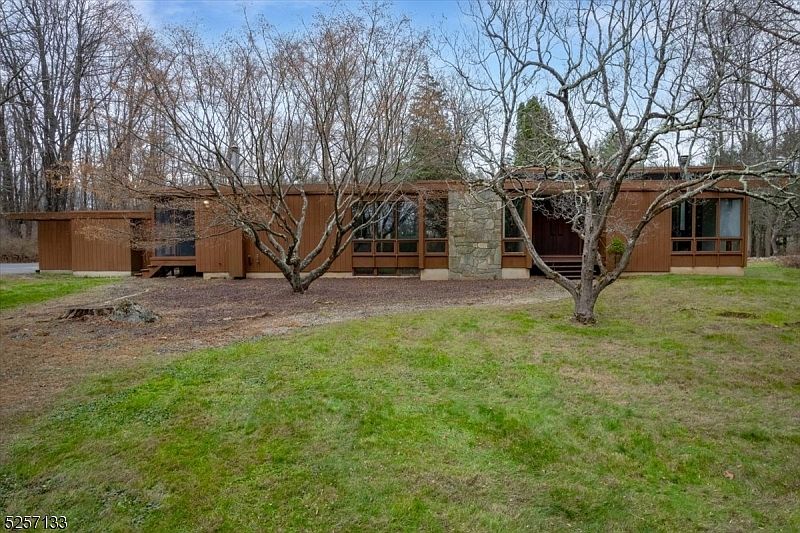 4 Beaver Brook Rd, Annandale, NJ 08801 | Zillow
