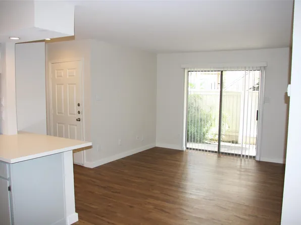 2750 Holly Hall St APT 309, Houston, TX 77054
