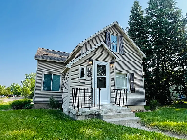 1323 Leonard St NE — Photo 47