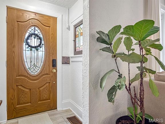 4th image of 240 N Main St