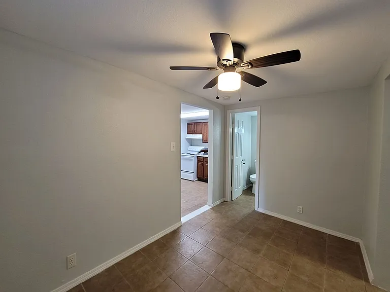 137 E Norwood Ct — Photo 25