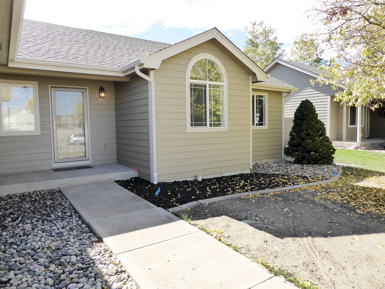 3 bed, 2635 sqft, $2,450 — Photo 2