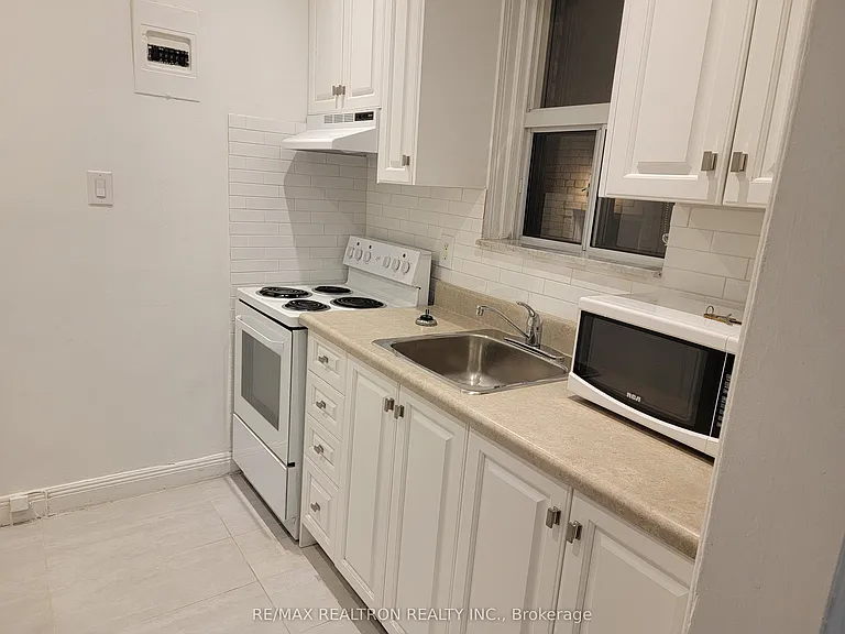 1721 Bathurst St #1 — Photo 4