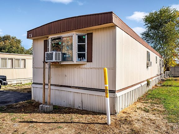 3rd image of 571 Caldwell Blvd Trailer 11