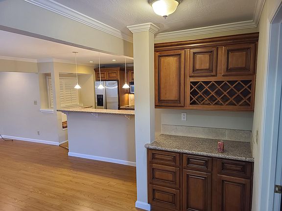 5th image of 2123 Paradise Dr