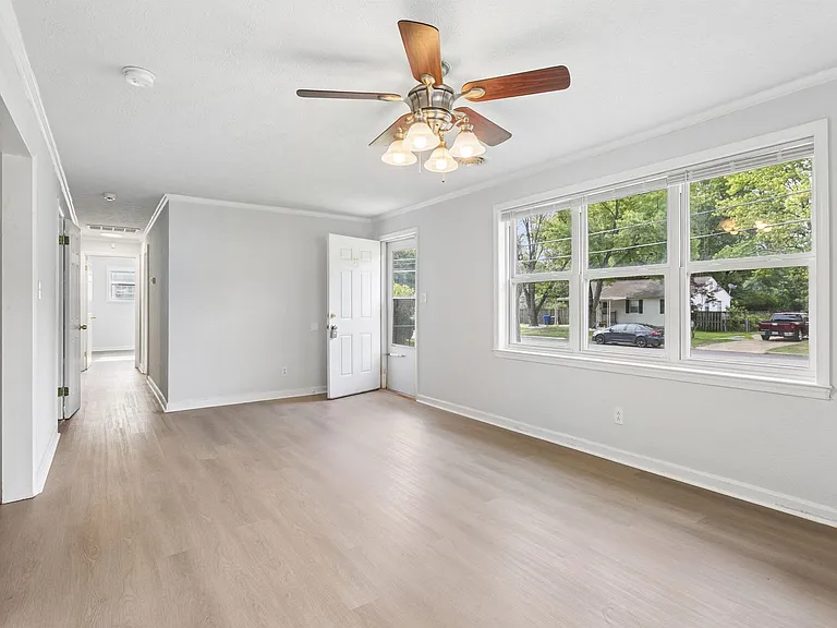 11 Woodhaven Rd — Photo 5