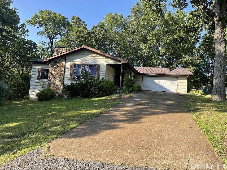 1st image of 610 Red Oak Ln