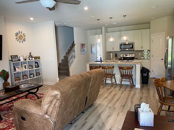 4th image of 544 Becks Pl