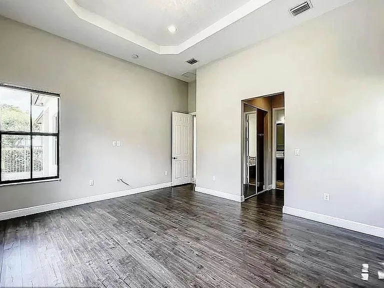 8459 NW 40th St — Photo 9