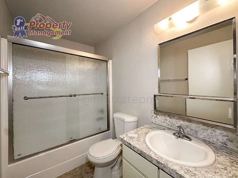 1133 W Howe St #5 — Photo 13