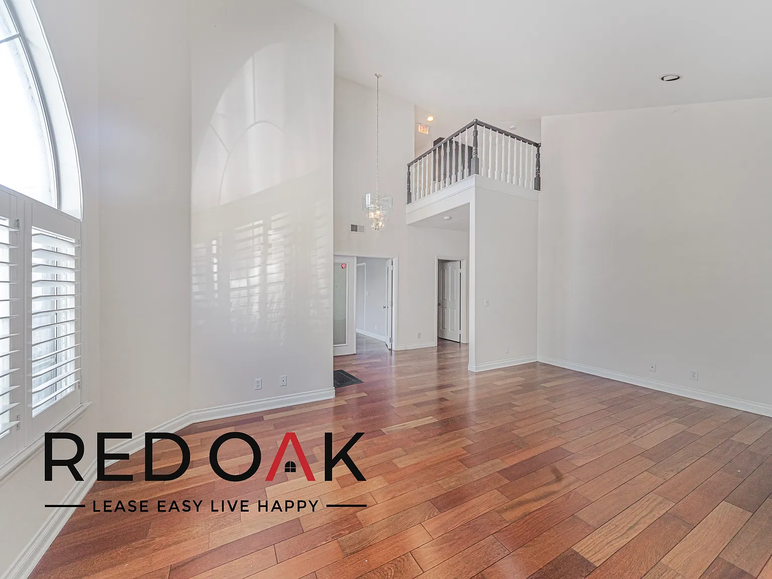 ~1 Month Free!~ Gorgeous Four Bedroom With In-Unit Laundry And Two Parking Spaces ~ In Tarzana Ne... — Photo 4