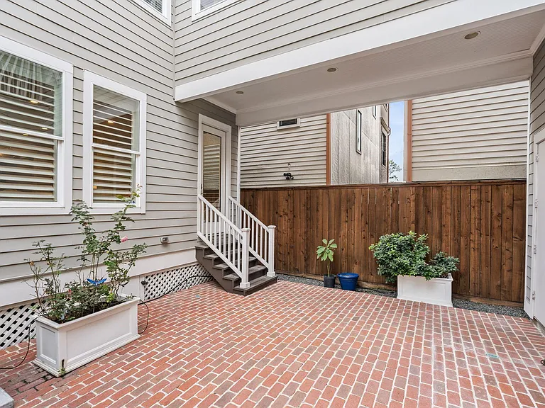 403 Columbia St — Photo 34