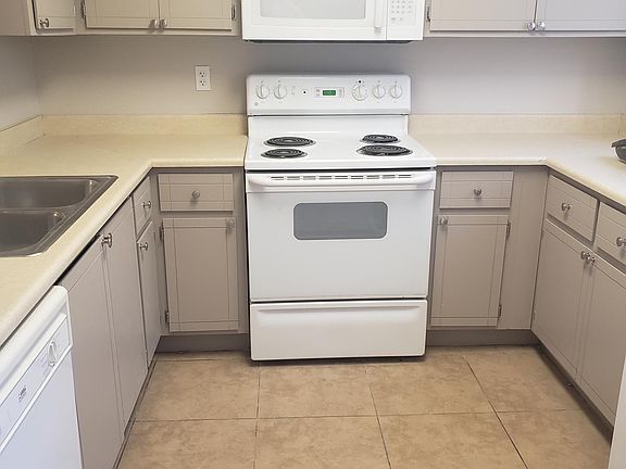 5th image of 1601 W Sunnyside Dr Unit 137
