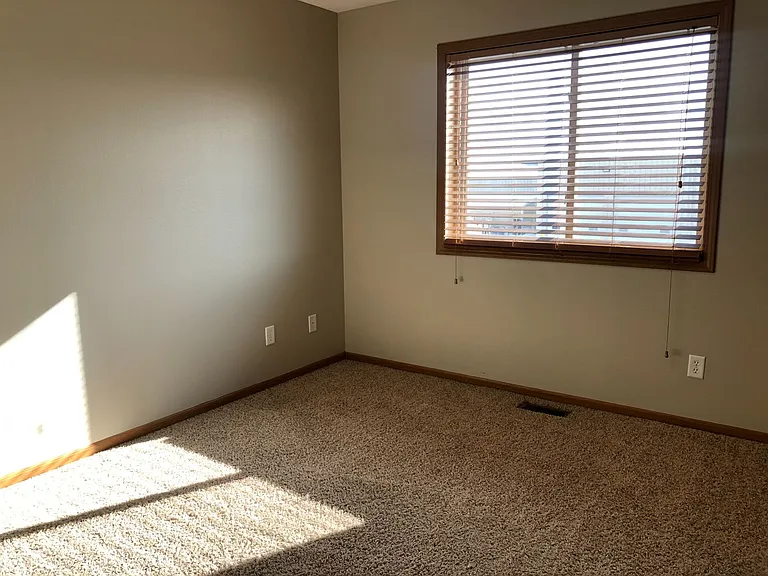 2735 N Broadway — Photo 18