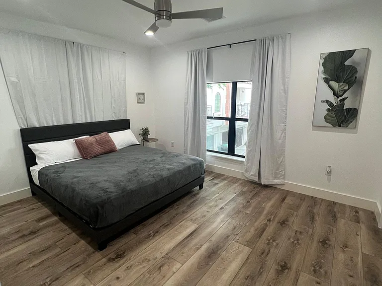 1305 Blodgett St #2 — Photo 5