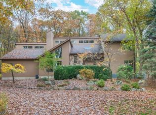 3 Pinewood Ter, Kinnelon, NJ 07405