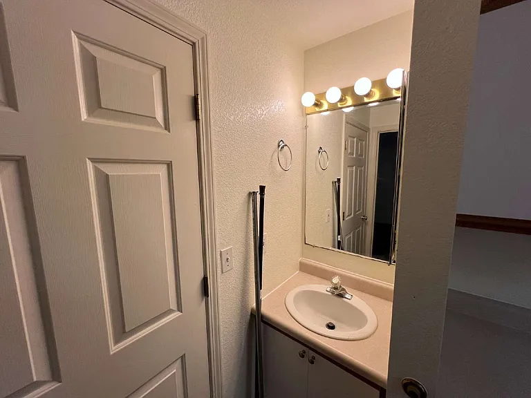 700 NE Johnson St #16 — Photo 5