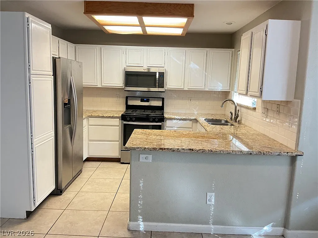 3 bed, 2.5 bath, 1820 sqft, $2,340 — Photo 4