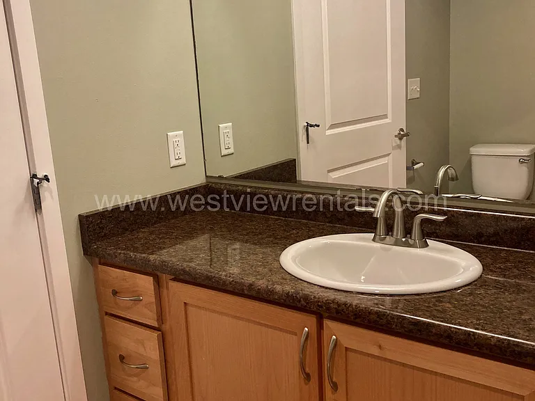 200 E Maple St — Photo 461