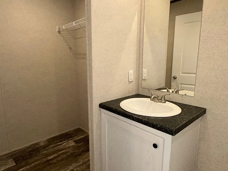 2777 Laurel Cir — Photo 6