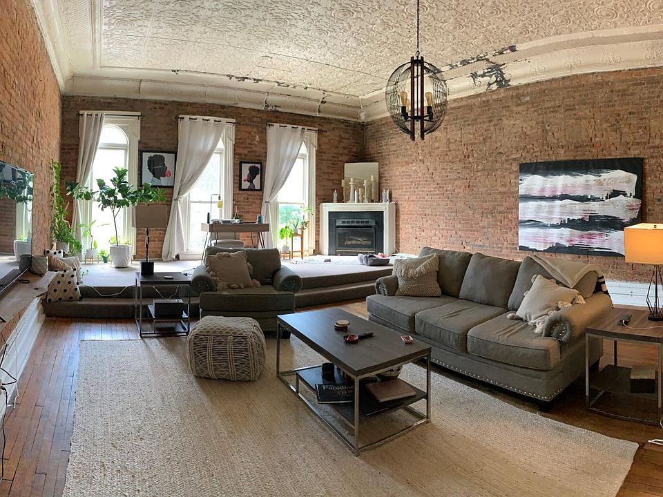 1st image of 7 Lincolnway #2